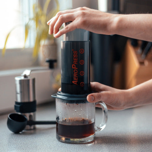 Infusión Jugosa de Café: La Receta Aeropress Invertida que Resalta la Acidez